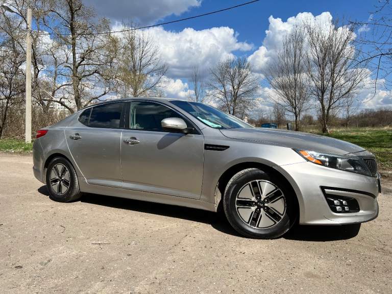 Продам kia optima hybrid 2011 года 2.4 210 л. С. Я хозяин. Пробег 82000 миль (131000 км), оригинальный. Машина в хорошем состоянии. Все работает исправно. Во владении более 2-х лет. Все расходники менялись своевременно. Крайняя замена масла было 3000 км. Назад. Летняя резина проехала 2 месяца, зимняя только один сезон. Учет рф (180). Цена 1.550.000 рос. Руб. Все вопросы можно задать по телефону +7-949-322-97-10 - фотография - 4