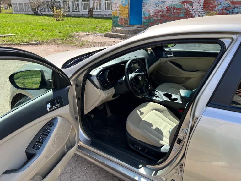 Продам kia optima hybrid 2011 года 2.4 210 л. С. Я хозяин. Пробег 82000 миль (131000 км), оригинальный. Машина в хорошем состоянии. Все работает исправно. Во владении более 2-х лет. Все расходники менялись своевременно. Крайняя замена масла было 3000 км. Назад. Летняя резина проехала 2 месяца, зимняя только один сезон. Учет рф (180). Цена 1.550.000 рос. Руб. Все вопросы можно задать по телефону +7-949-322-97-10 - фотография - 6