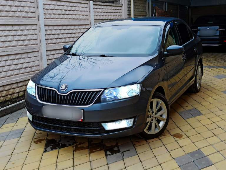 Срочно продам шкода рапид в донецке skoda rapid в оригинальной комплектации hockey edition 2016 год, 138 000 км, в самой надёжной связке 1,6 mpi и мкпп. За автомобилем следили и ухаживали. Двигатель и коробка - на твердую 5! Весь кузов в заводском окрасе, без единого дтп. Без рыжиков, сколов и царапин, все стёкла родные включая лобовое. Салон автомобиля в оригинальном исполнении шкода рапид хоккей эдишен без дырок и потёртостей, в машине не курили! Состояние автомобиля близко к новому. Заменены масла и фильтра как в двигателе, так и в коробке, поменяны все расходники включая грм. 2 владельца. Комплектация весьма внушительная:руль, рукоятка кпп и подлокотник в кожаной отделке, подогрев сидений, 4 электро стекло подъёмника подсветка пространства ног, оригинальные титановые диски r 16 хоккей эдишен. Штатная мультимедиа с дополнительной акустикой для шикарного звучание музыки, с громкой связью, usb, aux, bluetooth, навигация, датчики света и дождя, зеркала с автозатемнением от слепящих фар, штатный парктроник с визуализацией на мониторе, led оптика.6 подушек безопасности, tc, esp, abs, климат-контроль, мульти руль безключевой доступ, автозапуск, активировано множество дополнительных опций, полноценный бортовой компьютер с большим монитором поддерживающим камеру заднего хода, навигации и тому подобного. .хорошая динамика и при этом скромный расход топлива. Отличное внешнее и техническое состояние, в автомобиле работает каждая кнопка и светит каждая лампочка. Чистый и ухоженный салон. Обслужена, вложений не требует. 2 ключа с дополнительной охранной системой, поддержка отслеживания автомобиля с телефона, поддержка использования телефона в качестве ключа для автомобиля, сервисная документация, комплект зимней резины. Бортовая документация и многое другое. .. Авто без залогов, кредитов, арестов, ограничений, обременений, штрафов и тому подобного. Я хозяин. Вписан в птс. Любые проверки, при желание могу отправить аатотеку. Продажа авто через мрэо до постоновления авто на вас. 1 345 000 рублей. Номер телефона: +79493930767. - фотография - 1