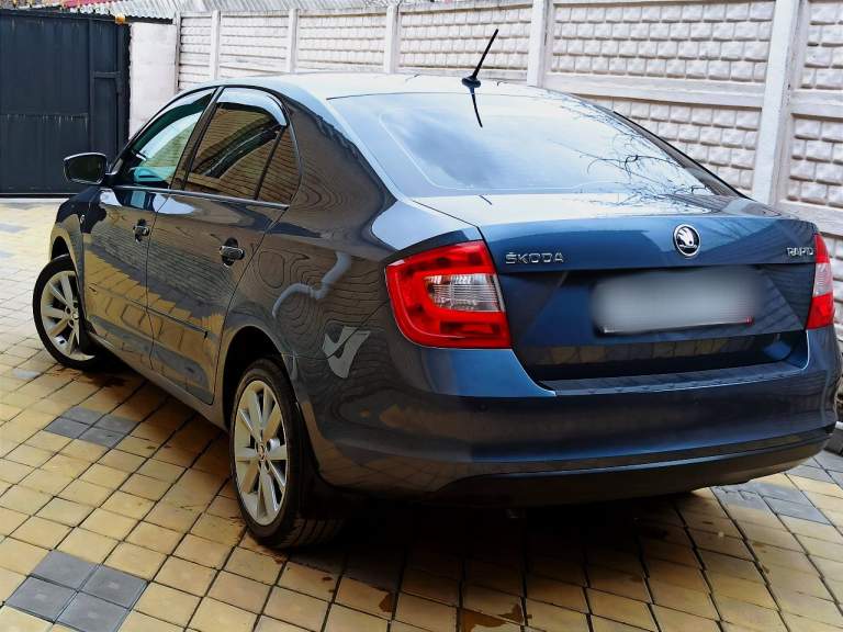 Срочно продам шкода рапид в донецке skoda rapid в оригинальной комплектации hockey edition 2016 год, 138 000 км, в самой надёжной связке 1,6 mpi и мкпп. За автомобилем следили и ухаживали. Двигатель и коробка - на твердую 5! Весь кузов в заводском окрасе, без единого дтп. Без рыжиков, сколов и царапин, все стёкла родные включая лобовое. Салон автомобиля в оригинальном исполнении шкода рапид хоккей эдишен без дырок и потёртостей, в машине не курили! Состояние автомобиля близко к новому. Заменены масла и фильтра как в двигателе, так и в коробке, поменяны все расходники включая грм. 2 владельца. Комплектация весьма внушительная:руль, рукоятка кпп и подлокотник в кожаной отделке, подогрев сидений, 4 электро стекло подъёмника подсветка пространства ног, оригинальные титановые диски r 16 хоккей эдишен. Штатная мультимедиа с дополнительной акустикой для шикарного звучание музыки, с громкой связью, usb, aux, bluetooth, навигация, датчики света и дождя, зеркала с автозатемнением от слепящих фар, штатный парктроник с визуализацией на мониторе, led оптика.6 подушек безопасности, tc, esp, abs, климат-контроль, мульти руль безключевой доступ, автозапуск, активировано множество дополнительных опций, полноценный бортовой компьютер с большим монитором поддерживающим камеру заднего хода, навигации и тому подобного. .хорошая динамика и при этом скромный расход топлива. Отличное внешнее и техническое состояние, в автомобиле работает каждая кнопка и светит каждая лампочка. Чистый и ухоженный салон. Обслужена, вложений не требует. 2 ключа с дополнительной охранной системой, поддержка отслеживания автомобиля с телефона, поддержка использования телефона в качестве ключа для автомобиля, сервисная документация, комплект зимней резины. Бортовая документация и многое другое. .. Авто без залогов, кредитов, арестов, ограничений, обременений, штрафов и тому подобного. Я хозяин. Вписан в птс. Любые проверки, при желание могу отправить аатотеку. Продажа авто через мрэо до постоновления авто на вас. 1 345 000 рублей. Номер телефона: +79493930767. - фотография - 2