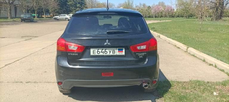 Продаётся mitsubishi outlander sport (asx, версия для штатов)
Год выпуска: 2015
Пробег: 104 671 миль (168 451 километров)
Вид топлива: бензин
Объем двигателя: 2.4 литра
Коробка: автомат (вариатор)

По машине: я третий хозяин, машина из теплого региона сша, поэтому нет подогрева сидений и обогрева зеркал. Мультимедия на фото, блютуз работает только с айфоном (нужно перепрошивать или ставить другую магнитолу). Горит ошибка подушек безопасности (нет левой подушки, не вижу смысла её покупать за баснословные деньги)

Резина новая, зимняя pirelli. Фары отполированы, новый аккумулятор (пробег около 100 км), рабочая сигнализация. Ходовка сделана полностью, заменены все жидкости (все бумаги покажу и расскажу где делал): атф, антифриз, масло в двигателе, тормозная жидкость. Заменены все тормозные колодки, передние диски проточены, ходовку делал на vianor рядом с гаи. На диагностике сказали, что есть небольшой износ рулевой рейки, но ремонта/замены не потребует ближайшие 50.000км

Вложений абсолютно не требует, машина едет и не выделывается. Готов скинуть цену на сброс ошибки подушки безопасности.

Осмотр авто в пролетарском районе.

Номер для связи: +79493175700 (есть в телеграмме) или пишите в вк: https://vk. Com/prophet_sunboy

Цену вижу в 1.3 млн рублей с торгом, в машину вложено немало. Опять же повторюсь: покажу все чеки и платёжки с сто, не стыдно отдавать будущему хозяину, проблем по технической части он не увидит ближайшее год-два. - фотография - 4