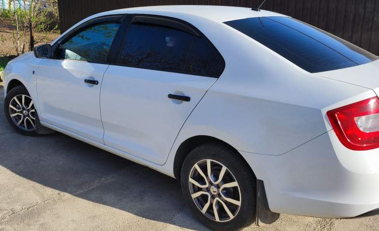 Skoda rapid, 2015 г. В. Пробег 160 тыс. Км. Механика.
Все расходники поменяны. Все стойки в круговую заменены в марте 2024 г.
Титаны r15 отличные, резина зимняя и летняя. Музыка - усилитель и мощный сабвуфер. Салон ухоженный.
Продажа в связи с покупкой машины выше классом.
Цена 1200000 рублей.
Торг в пределах разумного.
Т. +79497058088 - фотография - 2
