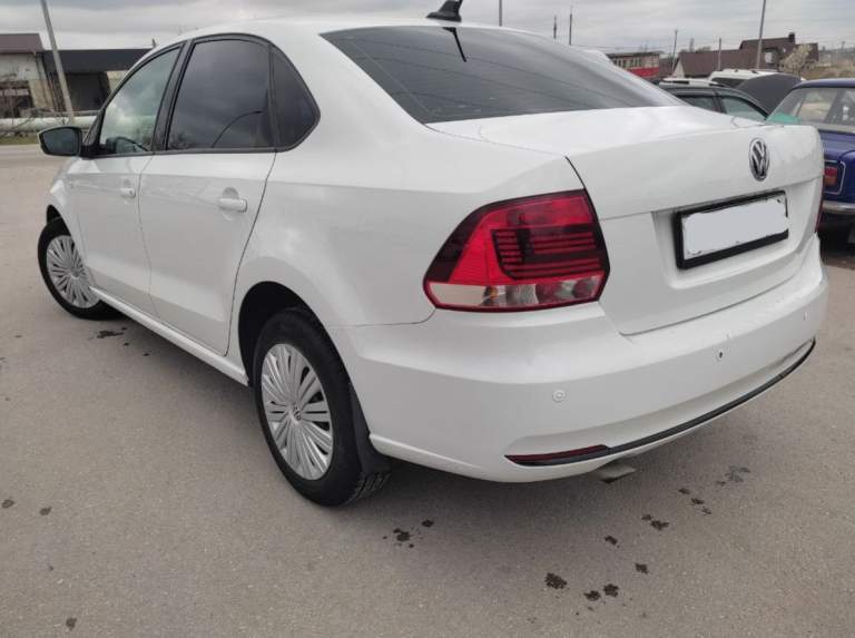 Продам volkswagen polo 1.6 at, 2017г. В. , пробег 232т. Км. С самым надежным мотором 1.6 и автоматической коробкой передач. В машине есть все необходимое для комфорной езды, климат, мультируль, гидроусилитель, 4 электро стеклоподъемника, подогрев передних сидений, подогрев зеркал, туманки и тд. Кузов в хорошем состоянии, ходовая часть без нареканий, салон как новый, в авто все работает как нужно. Донецк. 1350000руб. +79498194495 - фотография - 3