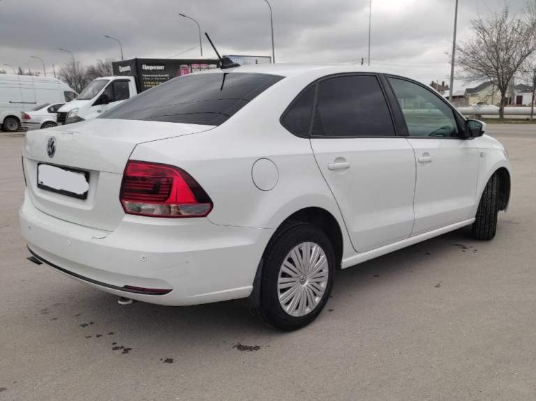 Продам volkswagen polo 1.6 at, 2017г. В. , пробег 232т. Км. С самым надежным мотором 1.6 и автоматической коробкой передач. В машине есть все необходимое для комфорной езды, климат, мультируль, гидроусилитель, 4 электро стеклоподъемника, подогрев передних сидений, подогрев зеркал, туманки и тд. Кузов в хорошем состоянии, ходовая часть без нареканий, салон как новый, в авто все работает как нужно. Донецк. 1350000руб. +79498194495 - фотография - 4