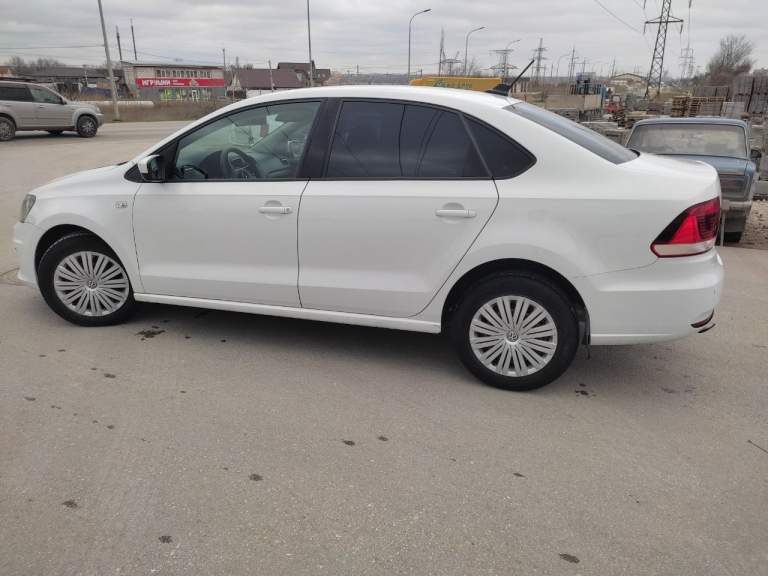 Продам volkswagen polo 1.6 at, 2017г. В. , пробег 232т. Км. С самым надежным мотором 1.6 и автоматической коробкой передач. В машине есть все необходимое для комфорной езды, климат, мультируль, гидроусилитель, 4 электро стеклоподъемника, подогрев передних сидений, подогрев зеркал, туманки и тд. Кузов в хорошем состоянии, ходовая часть без нареканий, салон как новый, в авто все работает как нужно. Донецк. 1350000руб. +79498194495 - фотография - 7