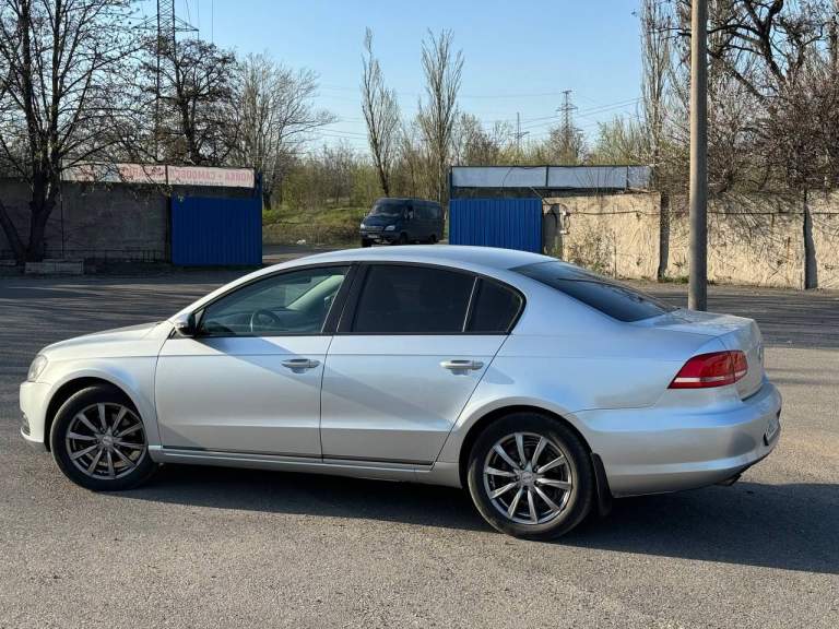 Продам vw passat b7 2012 г. Европейка
Мотор:1.4 tfsi
Коробка: dsg
Пробег: 167 000
Номер: +79493753906
Цена: 1 400 000(торг у капота)
Город макеевка
Авто в шикарном состоянии. Недавно была замена цепи, коробка и двигатель обслужена полностью, технически исправна полностью, вложений не требует. Мульти-руль, климат-контроль исправен. Электро-ручник и авто-холд исправен. Кузов был отполирован. У машины 2 хозяина по птс(оригинал). По автотеке машина с 2013 по 2022 года обслуживалась у официального дилера в москве. Остальные вопросы по телефону. - фотография - 2