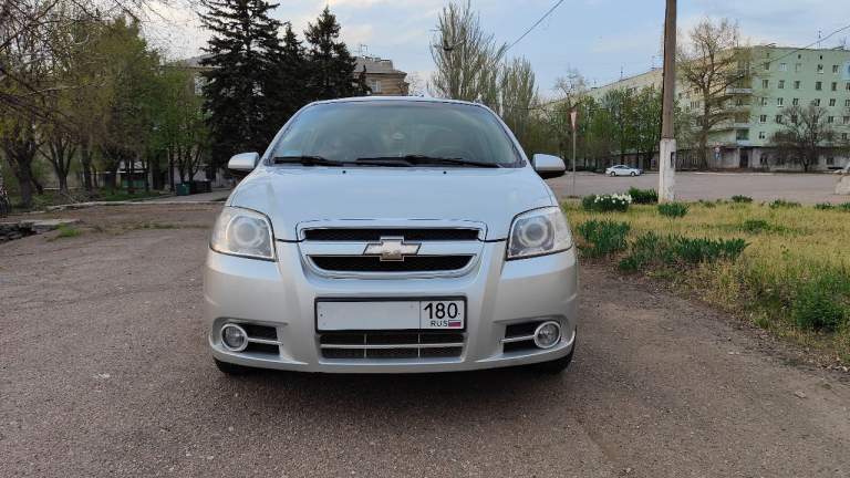 Продам автомобиль chevrolet aveo t250 ( шевроле авео) год выпуска 2008, двигатель f16d3 1.6, механическая кпп, топливо бензин. По комплектации: гидроусилитель руля, кондиционер (исправен), abs, электрические зеркала с подогревом, подогрев передних сидений, передние стеклоподъёмники, магнитола sony. Пробег 173 т. Км. Масло от замены до замены не расходуется. Авто на рф учёте, я владелец по птс, владею с 2011 года. За всё время ни одного дтп. Авто полностью в заводском окрасе. Продаю с 2-мя комплектами шин на дисках, лето kumho kh-11 185/60/r14 на легкосплавных дисках остаток протектора 60%, зима шипованная nokian nordman 5 185/60/r14 на родных штампованных дисках остаток 50%. В 2023 году в профилактических целях выполнена антикоррозионная обработка днища авто и скрытых полостей. В фарах установлены 3.0 дюймовые биксеноновые линзы. Салон чистый не прокуренный.
Масло заменено на пробеге 172т. К. М
Большой ремонт передней подвески с заменой амортизаторов и замена комплекта грм выполнены в июне 2021 на пробеге 149 т. Км.
Комплект сцепления заменена на valeo в апреле 2019 на пробеге 129 т. Км.
Цена 650 тыс. Руб. Г. Донецк, тел. +79494385535 - фотография - 2