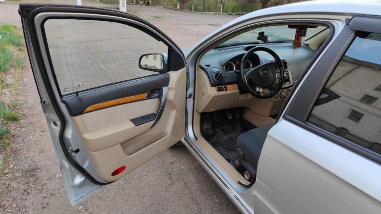 Продам автомобиль chevrolet aveo t250 ( шевроле авео) год выпуска 2008, двигатель f16d3 1.6, механическая кпп, топливо бензин. По комплектации: гидроусилитель руля, кондиционер (исправен), abs, электрические зеркала с подогревом, подогрев передних сидений, передние стеклоподъёмники, магнитола sony. Пробег 173 т. Км. Масло от замены до замены не расходуется. Авто на рф учёте, я владелец по птс, владею с 2011 года. За всё время ни одного дтп. Авто полностью в заводском окрасе. Продаю с 2-мя комплектами шин на дисках, лето kumho kh-11 185/60/r14 на легкосплавных дисках остаток протектора 60%, зима шипованная nokian nordman 5 185/60/r14 на родных штампованных дисках остаток 50%. В 2023 году в профилактических целях выполнена антикоррозионная обработка днища авто и скрытых полостей. В фарах установлены 3.0 дюймовые биксеноновые линзы. Салон чистый не прокуренный.
Масло заменено на пробеге 172т. К. М
Большой ремонт передней подвески с заменой амортизаторов и замена комплекта грм выполнены в июне 2021 на пробеге 149 т. Км.
Комплект сцепления заменена на valeo в апреле 2019 на пробеге 129 т. Км.
Цена 650 тыс. Руб. Г. Донецк, тел. +79494385535 - фотография - 15