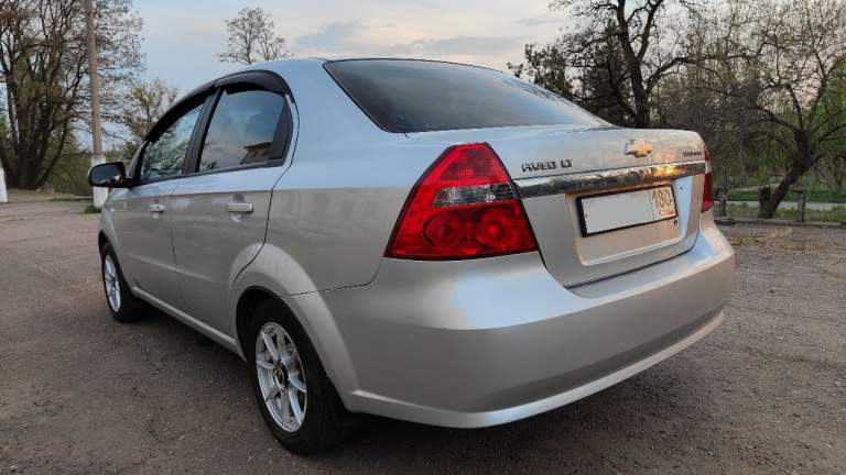 Продам автомобиль chevrolet aveo t250 ( шевроле авео) год выпуска 2008, двигатель f16d3 1.6, механическая кпп, топливо бензин. По комплектации: гидроусилитель руля, кондиционер (исправен), abs, электрические зеркала с подогревом, подогрев передних сидений, передние стеклоподъёмники, магнитола sony. Пробег 173 т. Км. Масло от замены до замены не расходуется. Авто на рф учёте, я владелец по птс, владею с 2011 года. За всё время ни одного дтп. Авто полностью в заводском окрасе. Продаю с 2-мя комплектами шин на дисках, лето kumho kh-11 185/60/r14 на легкосплавных дисках остаток протектора 60%, зима шипованная nokian nordman 5 185/60/r14 на родных штампованных дисках остаток 50%. В 2023 году в профилактических целях выполнена антикоррозионная обработка днища авто и скрытых полостей. В фарах установлены 3.0 дюймовые биксеноновые линзы. Салон чистый не прокуренный.
Масло заменено на пробеге 172т. К. М
Большой ремонт передней подвески с заменой амортизаторов и замена комплекта грм выполнены в июне 2021 на пробеге 149 т. Км.
Комплект сцепления заменена на valeo в апреле 2019 на пробеге 129 т. Км.
Цена 650 тыс. Руб. Г. Донецк, тел. +79494385535 - фотография - 9
