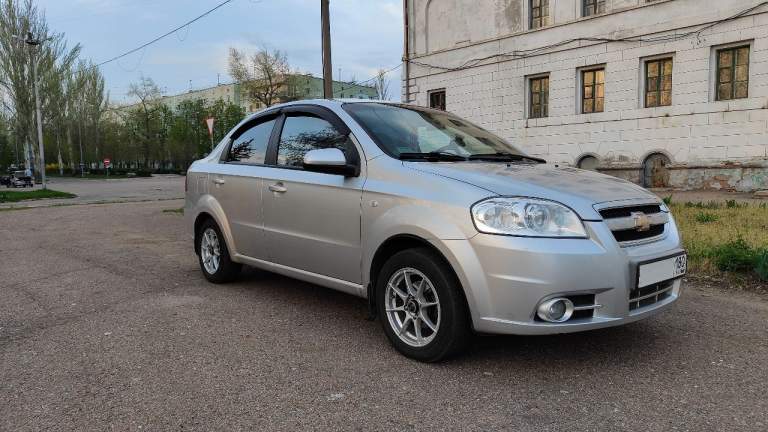 Продам автомобиль chevrolet aveo t250 ( шевроле авео) год выпуска 2008, двигатель f16d3 1.6, механическая кпп, топливо бензин. По комплектации: гидроусилитель руля, кондиционер (исправен), abs, электрические зеркала с подогревом, подогрев передних сидений, передние стеклоподъёмники, магнитола sony. Пробег 173 т. Км. Масло от замены до замены не расходуется. Авто на рф учёте, я владелец по птс, владею с 2011 года. За всё время ни одного дтп. Авто полностью в заводском окрасе. Продаю с 2-мя комплектами шин на дисках, лето kumho kh-11 185/60/r14 на легкосплавных дисках остаток протектора 60%, зима шипованная nokian nordman 5 185/60/r14 на родных штампованных дисках остаток 50%. В 2023 году в профилактических целях выполнена антикоррозионная обработка днища авто и скрытых полостей. В фарах установлены 3.0 дюймовые биксеноновые линзы. Салон чистый не прокуренный.
Масло заменено на пробеге 172т. К. М
Большой ремонт передней подвески с заменой амортизаторов и замена комплекта грм выполнены в июне 2021 на пробеге 149 т. Км.
Комплект сцепления заменена на valeo в апреле 2019 на пробеге 129 т. Км.
Цена 650 тыс. Руб. Г. Донецк, тел. +79494385535 - фотография - 12