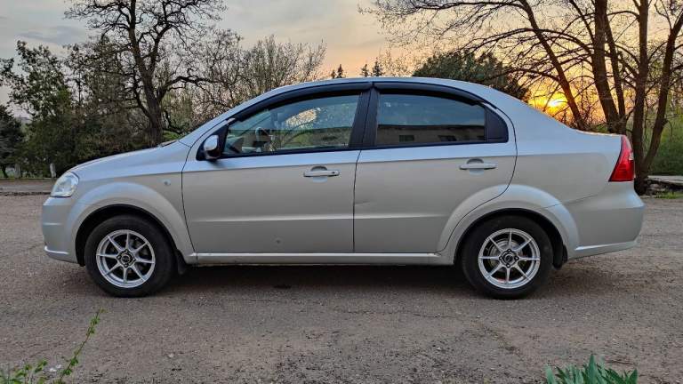 Продам автомобиль chevrolet aveo t250 ( шевроле авео) год выпуска 2008, двигатель f16d3 1.6, механическая кпп, топливо бензин. По комплектации: гидроусилитель руля, кондиционер (исправен), abs, электрические зеркала с подогревом, подогрев передних сидений, передние стеклоподъёмники, магнитола sony. Пробег 173 т. Км. Масло от замены до замены не расходуется. Авто на рф учёте, я владелец по птс, владею с 2011 года. За всё время ни одного дтп. Авто полностью в заводском окрасе. Продаю с 2-мя комплектами шин на дисках, лето kumho kh-11 185/60/r14 на легкосплавных дисках остаток протектора 60%, зима шипованная nokian nordman 5 185/60/r14 на родных штампованных дисках остаток 50%. В 2023 году в профилактических целях выполнена антикоррозионная обработка днища авто и скрытых полостей. В фарах установлены 3.0 дюймовые биксеноновые линзы. Салон чистый не прокуренный.
Масло заменено на пробеге 172т. К. М
Большой ремонт передней подвески с заменой амортизаторов и замена комплекта грм выполнены в июне 2021 на пробеге 149 т. Км.
Комплект сцепления заменена на valeo в апреле 2019 на пробеге 129 т. Км.
Цена 650 тыс. Руб. Г. Донецк, тел. +79494385535 - фотография - 10