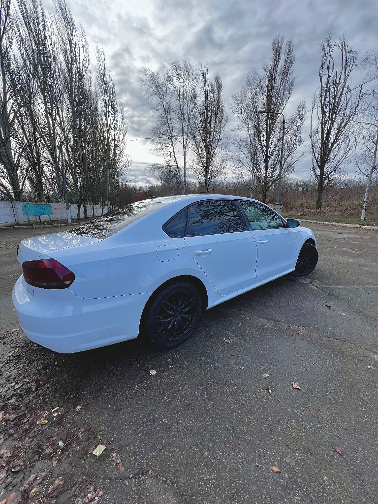 Volkswagen passat b7 usa 🇺🇸
Год: 2012
Мотор: 2.5
Коробка: автомат (aisin) 6 ст.
Пробег: 225 т. Км
Учет рф. Я владелец.
Самый надежный тандем мотора и коробки.
Автомобиль в отличном состоянии. Ходовая вся целая, ничего не гремит и не стучит. Мотор в идеале, коробка тоже. Салон чистый и ухоженный. Хорошая комплектация: кожаный салон, обогрев сидений, заднего стекла и зеркал, эл. Регулировка сидений, эл. Регулировка зеркал, сенсорный экран, блютуз, громкая связь, мультируль, датчик света, датчик дождя, датчик давления в шинах, круиз контроль, 4 стеклоподьемника, 2-х зонный климат, abs, esp, tcs и т. Д. Спереди автомобиля и на порогах наклеена бронепленка.
Диски r 17 на летней резине, диски r16 на зимней резине (практически новая). Два комплекта ковриков. Два ключа.
Vin по запросу.
Цена: 1.42🍋. Торг. Обмен не интересует.
Г. Харцызск
Тел. + 7 949 531 25 45

Остальные вопросы пишите в лс. - фотография - 3