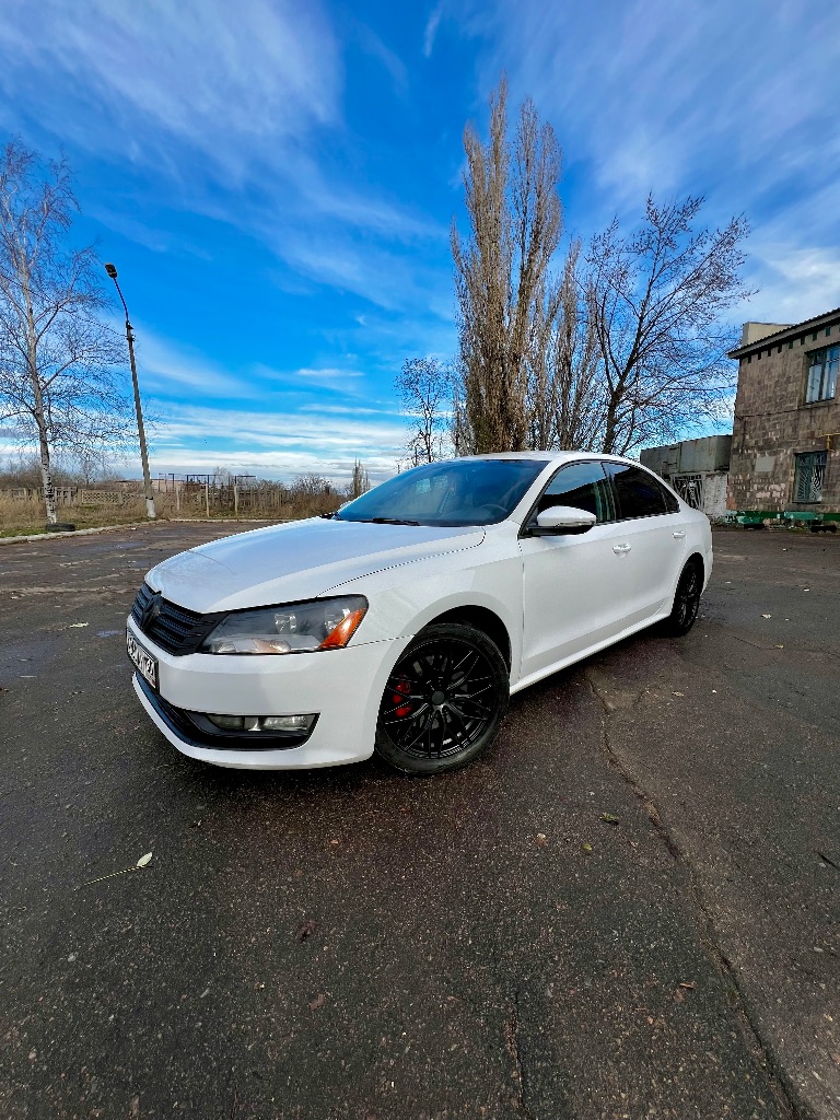 Volkswagen passat b7 usa 🇺🇸
Год: 2012
Мотор: 2.5
Коробка: автомат (aisin) 6 ст.
Пробег: 225 т. Км
Учет рф. Я владелец.
Самый надежный тандем мотора и коробки.
Автомобиль в отличном состоянии. Ходовая вся целая, ничего не гремит и не стучит. Мотор в идеале, коробка тоже. Салон чистый и ухоженный. Хорошая комплектация: кожаный салон, обогрев сидений, заднего стекла и зеркал, эл. Регулировка сидений, эл. Регулировка зеркал, сенсорный экран, блютуз, громкая связь, мультируль, датчик света, датчик дождя, датчик давления в шинах, круиз контроль, 4 стеклоподьемника, 2-х зонный климат, abs, esp, tcs и т. Д. Спереди автомобиля и на порогах наклеена бронепленка.
Диски r 17 на летней резине, диски r16 на зимней резине (практически новая). Два комплекта ковриков. Два ключа.
Vin по запросу.
Цена: 1.42🍋. Торг. Обмен не интересует.
Г. Харцызск
Тел. + 7 949 531 25 45

Остальные вопросы пишите в лс. - фотография - 1