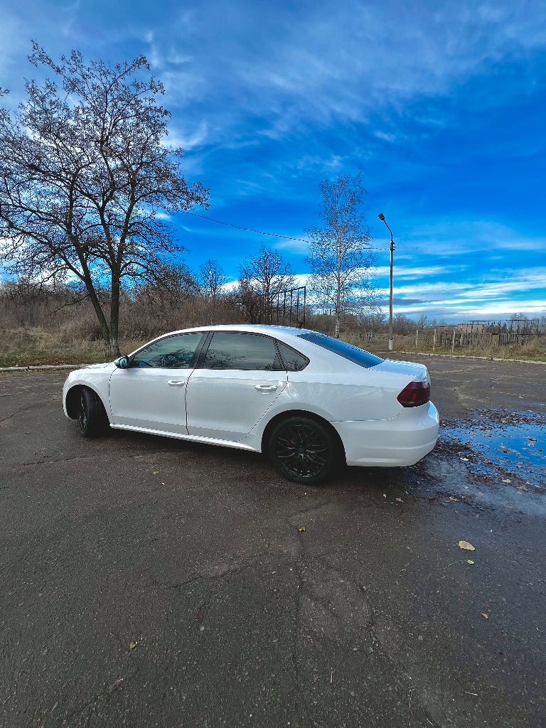 Volkswagen passat b7 usa 🇺🇸
Год: 2012
Мотор: 2.5
Коробка: автомат (aisin) 6 ст.
Пробег: 225 т. Км
Учет рф. Я владелец.
Самый надежный тандем мотора и коробки.
Автомобиль в отличном состоянии. Ходовая вся целая, ничего не гремит и не стучит. Мотор в идеале, коробка тоже. Салон чистый и ухоженный. Хорошая комплектация: кожаный салон, обогрев сидений, заднего стекла и зеркал, эл. Регулировка сидений, эл. Регулировка зеркал, сенсорный экран, блютуз, громкая связь, мультируль, датчик света, датчик дождя, датчик давления в шинах, круиз контроль, 4 стеклоподьемника, 2-х зонный климат, abs, esp, tcs и т. Д. Спереди автомобиля и на порогах наклеена бронепленка.
Диски r 17 на летней резине, диски r16 на зимней резине (практически новая). Два комплекта ковриков. Два ключа.
Vin по запросу.
Цена: 1.42🍋. Торг. Обмен не интересует.
Г. Харцызск
Тел. + 7 949 531 25 45

Остальные вопросы пишите в лс. - фотография - 2