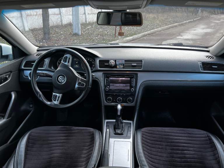 Volkswagen passat b7 usa 🇺🇸
Год: 2012
Мотор: 2.5
Коробка: автомат (aisin) 6 ст.
Пробег: 225 т. Км
Учет рф. Я владелец.
Самый надежный тандем мотора и коробки.
Автомобиль в отличном состоянии. Ходовая вся целая, ничего не гремит и не стучит. Мотор в идеале, коробка тоже. Салон чистый и ухоженный. Хорошая комплектация: кожаный салон, обогрев сидений, заднего стекла и зеркал, эл. Регулировка сидений, эл. Регулировка зеркал, сенсорный экран, блютуз, громкая связь, мультируль, датчик света, датчик дождя, датчик давления в шинах, круиз контроль, 4 стеклоподьемника, 2-х зонный климат, abs, esp, tcs и т. Д. Спереди автомобиля и на порогах наклеена бронепленка.
Диски r 17 на летней резине, диски r16 на зимней резине (практически новая). Два комплекта ковриков. Два ключа.
Vin по запросу.
Цена: 1.42🍋. Торг. Обмен не интересует.
Г. Харцызск
Тел. + 7 949 531 25 45

Остальные вопросы пишите в лс. - фотография - 6