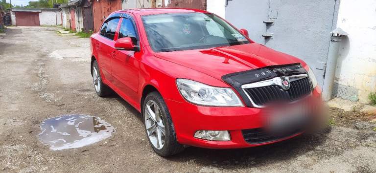 Машина в донецке. Scoda octavia a5, 2011 года. Двигатель бензин 1.6. Пробег 262000. Стоимость 890000. Есть нюансы по кузову. Все вопросы по телефону :+79493124187 - фотография - 4