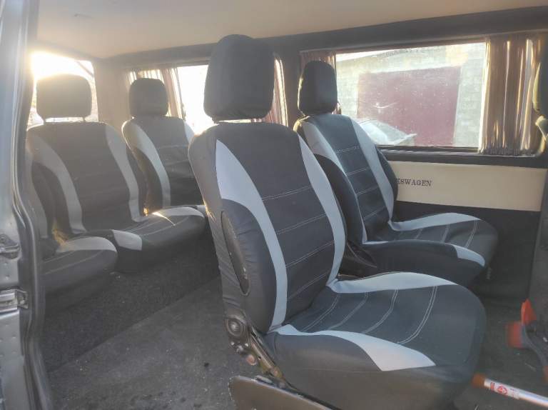 Пассажирский volkswagen transporter т-4 2002 года выпуска, база long (удлинённая). По техпаспорту пассажирских мест 8+1.
Двигатель 2,5 турбодизель, 88лс. С 2012 года в одних руках.
30 000 Назад проведён капитальный ремонт двигателя.
В ноябре 2023 поменяны свечи накаливания, сделан топливный насос и стартер. В морозы автомобиль заводился без нареканий.
В комплекте отдаю зимнюю шипованную резину на железных дисках (2 зимы эксплуатации), зиму липучку без дисков (1 зима эксплуатации), сейчас обута летняя резина покупал весной 2023.
Машина не гнилая, есть нарекания по лакокрасочному покрытию, так как года делают свои дело.
Цена 1 100 000
+7949 439 44 10 Г. Торез - фотография - 2