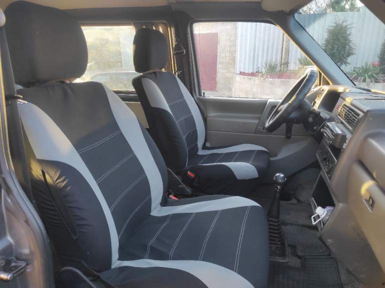 Пассажирский volkswagen transporter т-4 2002 года выпуска, база long (удлинённая). По техпаспорту пассажирских мест 8+1.
Двигатель 2,5 турбодизель, 88лс. С 2012 года в одних руках.
30 000 Назад проведён капитальный ремонт двигателя.
В ноябре 2023 поменяны свечи накаливания, сделан топливный насос и стартер. В морозы автомобиль заводился без нареканий.
В комплекте отдаю зимнюю шипованную резину на железных дисках (2 зимы эксплуатации), зиму липучку без дисков (1 зима эксплуатации), сейчас обута летняя резина покупал весной 2023.
Машина не гнилая, есть нарекания по лакокрасочному покрытию, так как года делают свои дело.
Цена 1 100 000
+7949 439 44 10 Г. Торез - фотография - 3
