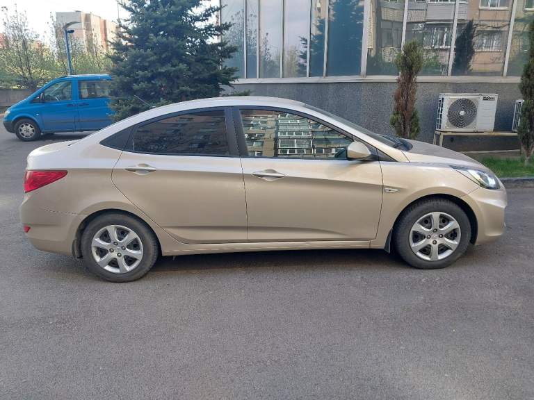Продам hyundai accent
Год выпуска 2012
Куплен в салоне в 2013г.
Пробег - 71000.
Двигатель - 1.4л.
Коробка автомат.
Кондиционер.
Электрозеркала.
Электростеклоподъемники.
Парктроник.
Подогрев передних седений.
Подогрев переднего и заднего стекла.
Центральный замок.
Подушки безопасности.
Защита двигателя.
Сигнализация.
Атермальная тонировка стекол.
Двойная шумоизоляция кузова.
Гбо - зарегистрировано.
Полностью обслужена.
В отличном состоянии.
Цена: 1350000 руб.
Торг возле машины.
Донецк. Центр.
Тел. +7 (949) 556-92-53. - фотография - 5