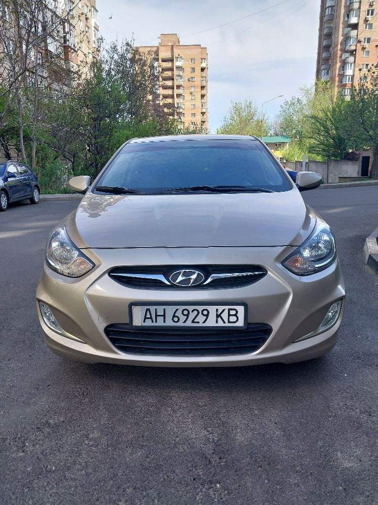 Продам hyundai accent
Год выпуска 2012
Куплен в салоне в 2013г.
Пробег - 71000.
Двигатель - 1.4л.
Коробка автомат.
Кондиционер.
Электрозеркала.
Электростеклоподъемники.
Парктроник.
Подогрев передних седений.
Подогрев переднего и заднего стекла.
Центральный замок.
Подушки безопасности.
Защита двигателя.
Сигнализация.
Атермальная тонировка стекол.
Двойная шумоизоляция кузова.
Гбо - зарегистрировано.
Полностью обслужена.
В отличном состоянии.
Цена: 1350000 руб.
Торг возле машины.
Донецк. Центр.
Тел. +7 (949) 556-92-53. - фотография - 2