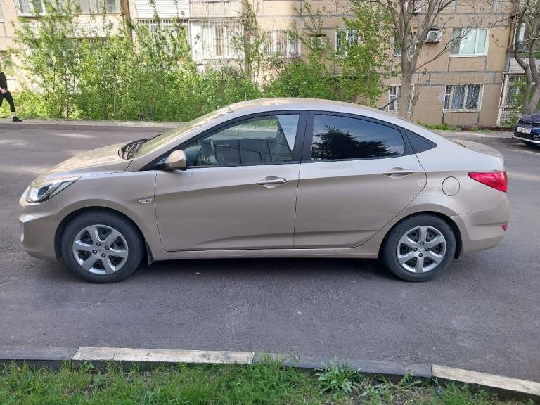 Продам hyundai accent
Год выпуска 2012
Куплен в салоне в 2013г.
Пробег - 71000.
Двигатель - 1.4л.
Коробка автомат.
Кондиционер.
Электрозеркала.
Электростеклоподъемники.
Парктроник.
Подогрев передних седений.
Подогрев переднего и заднего стекла.
Центральный замок.
Подушки безопасности.
Защита двигателя.
Сигнализация.
Атермальная тонировка стекол.
Двойная шумоизоляция кузова.
Гбо - зарегистрировано.
Полностью обслужена.
В отличном состоянии.
Цена: 1350000 руб.
Торг возле машины.
Донецк. Центр.
Тел. +7 (949) 556-92-53. - фотография - 3