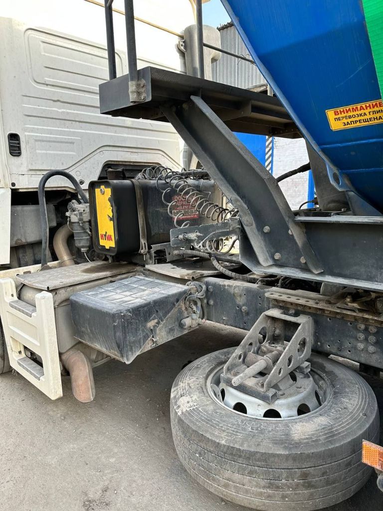 Продам камаз 5490 neo 2018 г. В. 550000 тыс. Км. Установлена гидравлика hyva. Возможна продажа сцепкой с п/пр тонар 2023 г. В 4-х осные. Вопросы по телефону +79614377999 - фотография - 4