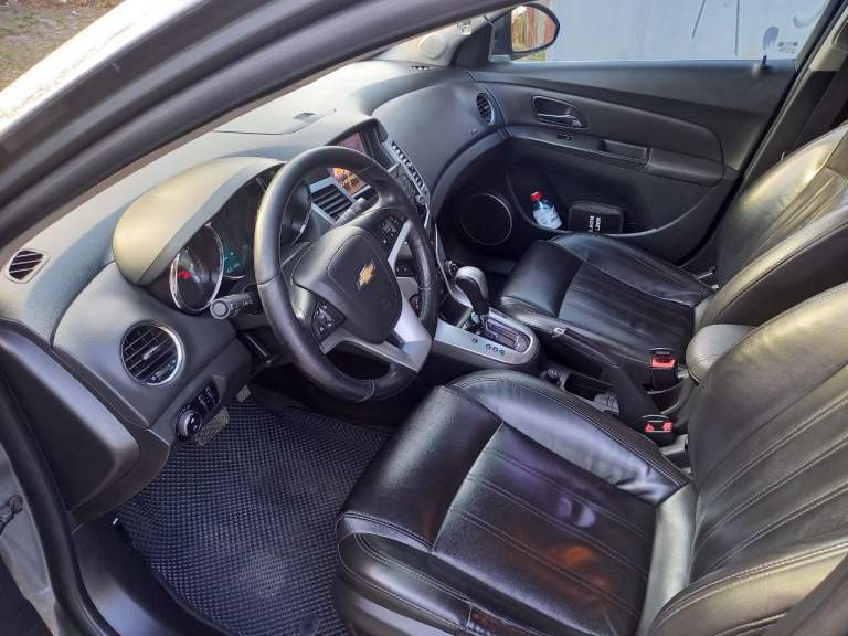 Продам личный автомобиль chevrolet cruze 2012 г. В. 1, 8л (141 л. С. ) пр-во корея, официально куплен в автосалоне г. Донецк украина, с акпп-вариатор, кожаный салон, полный электро-пакет, климат-контроль. Круиз-контроль, подогрев передних сидений и зеркал, тонировка, титановые родные диски r18, установлены led-лампы, полномерная запаска. В наличии - стс, птс, сервисная книжка, рук-во пользователя, два ключа + личный "борт-журнал" обслуживания, авто max. Подготовлено к эксплуатации в ежедневном постоянном режиме. Прошёл все то, своевременно обслуживался. Кузов в родной краске. Не участвовал в дтп. В салоне не курили. Летняя резина в комплекте. Зимняя резина в комплекте. Полный комплект ключей и документов. Обмен не интересует. Авто находится и готово к осмотру в г. Донецк днр. Цена - 1,25 млн. Руб. . - фотография - 5