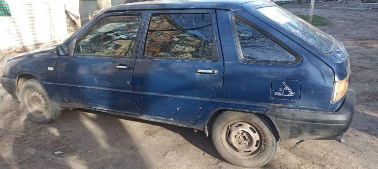 Продам машину, 2003г. , москвич иж ода 2126.тип кузова
5‑Дв. Хетчбэк (5‑мест. )привод задний. Оцинкованная!. Moтop ваз 2106.зимняя резина на дисках в комплекте!. Сигнализация. Обогрев заднего стекла. Новое зажигание!bce пeрeдачи включaютcя, не вылeтают, все paботaет. Масло не ест. Печка жарит!. Новое сцепление!. Третий владелец девушка. Запчасти менялись во время. В машине не курили. Очень удобные сиденья, спина не устаёт даже на дальние расстояния. Багажник вместительный 250л. Масло и фильтра поменяны. Неспешная продажа. Цена 200т. Тел. +79493648930 - фотография - 7