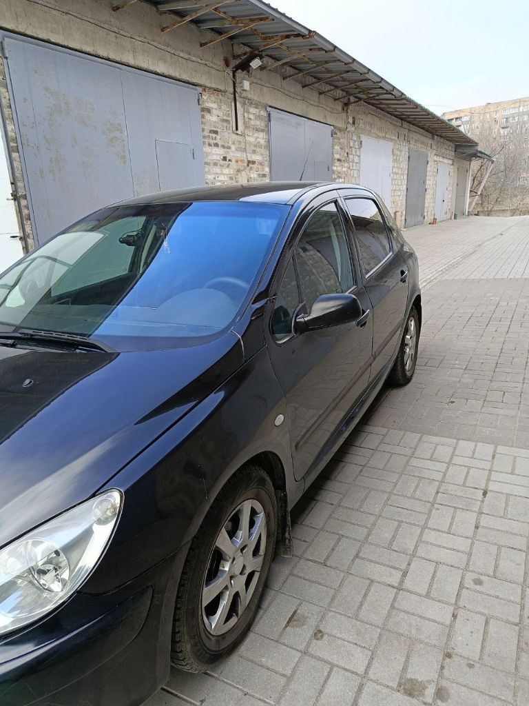2005 Год. В хорошем состоянии. Все жидкости поменяны. Автомат. Климат контроль двухзонный. Литые диски. 150000 оригинальный пробег. Android магнитола с камерой заднего вида - фотография - 10