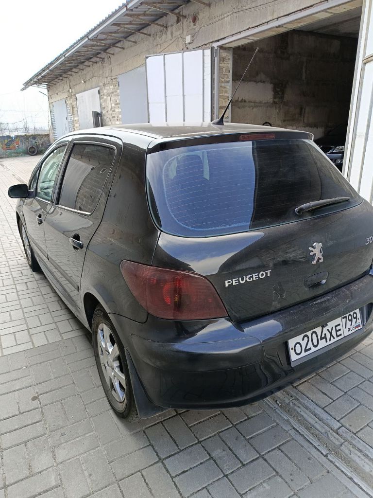 2005 Год. В хорошем состоянии. Все жидкости поменяны. Автомат. Климат контроль двухзонный. Литые диски. 150000 оригинальный пробег. Android магнитола с камерой заднего вида - фотография - 9