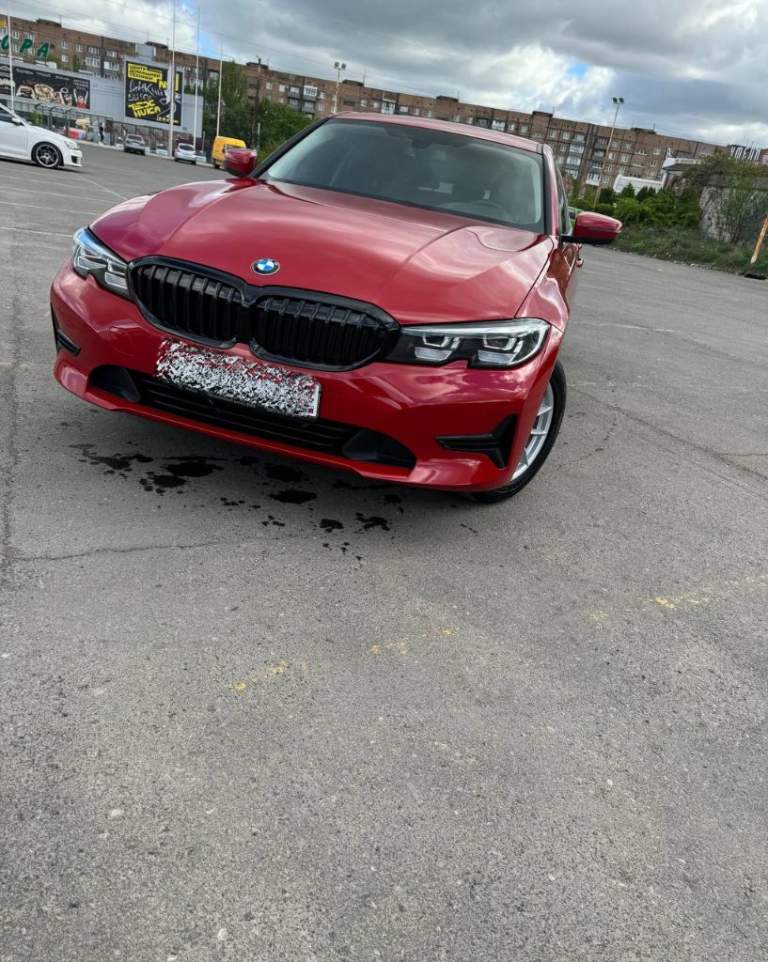 Продам практически новый bmw 318i в g20 кузове 2021 г. В.
Пробег - 22000
Автомобиль в идеальнейшем состоянии. Все то проходились у официального дилера в ростове, все заказ наряды от дилера на руках. На данный момент авто еще на официальной гарантии. Следующее то у официального дилера будет так же бесплатным, так как когда авто покупалось то попало под акцию, что все то в течении 4х лет или же 80к пробега у любого официального дилера бесплатные.
Автомобиль покупался новым лично мной в краснодаре у официального дилера бакра, хозяин один - я, так что любой вид переоформления. Сборка не российская, собиралась в мексике после чего транспортировалась в краснодар.
Так как автомобиль не пригнан, а официальный, дилерский, по этому кристально чистый и история и любые отчеты делаются без проблем. За все время эксплуатации всегда заливался только 100 бензин лично мной. Никакие чипы, и прочий колхоз не делался, машина в стоке.
2 Комплекта резины, зима почти новая, лето рамфлет еще на 2-3 сезона хватит точно.
По комплектации есть почти все, и подогревы сидений и руля, и 3х зонный климат, и датчики света дождя а так же давления в шинах, и круиз, и много чего еще.
Цена : 4.600.000р
Телефон : +79493460791 виктор - фотография - 10