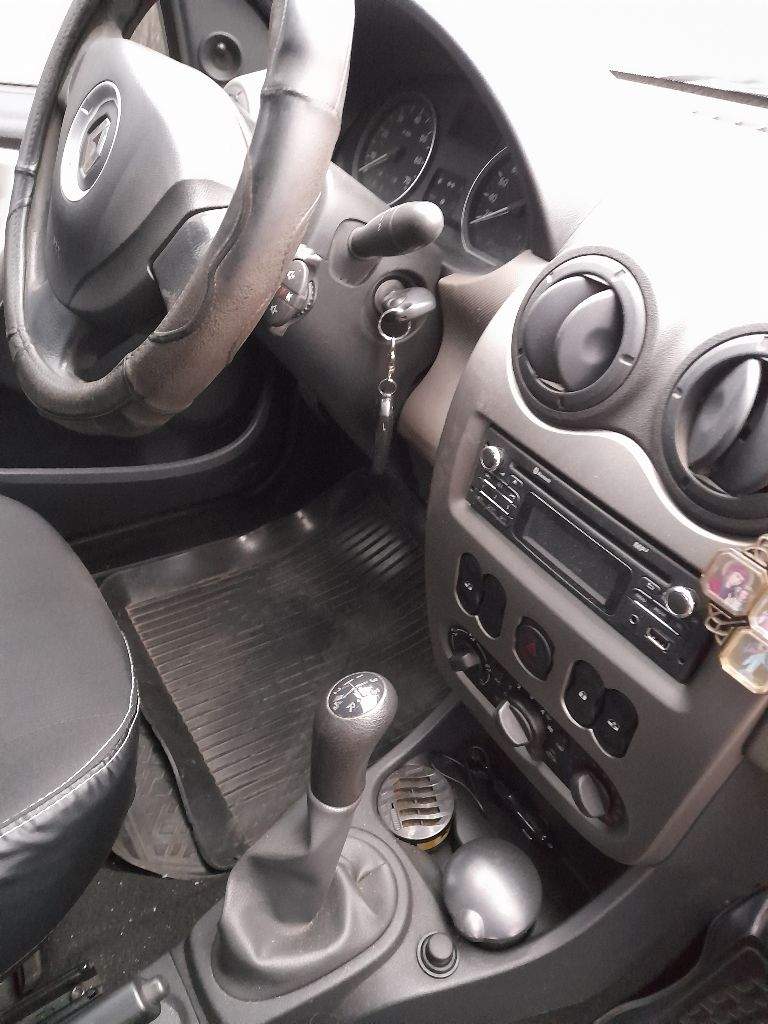 Продаю renault logan 2012 года выпуска, седан, состояние хорошее, один владелец, куплена в донецке, в такси не использовалась, гаражное хранение. Пробег 135000 км. Автомобиль не битый. Стоимость 600 000 рублей. Тел. : +7(949)381-8645 - фотография - 1