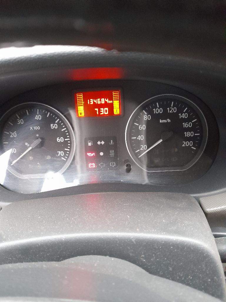 Продаю renault logan 2012 года выпуска, седан, состояние хорошее, один владелец, куплена в донецке, в такси не использовалась, гаражное хранение. Пробег 135000 км. Автомобиль не битый. Стоимость 600 000 рублей. Тел. : +7(949)381-8645 - фотография - 4
