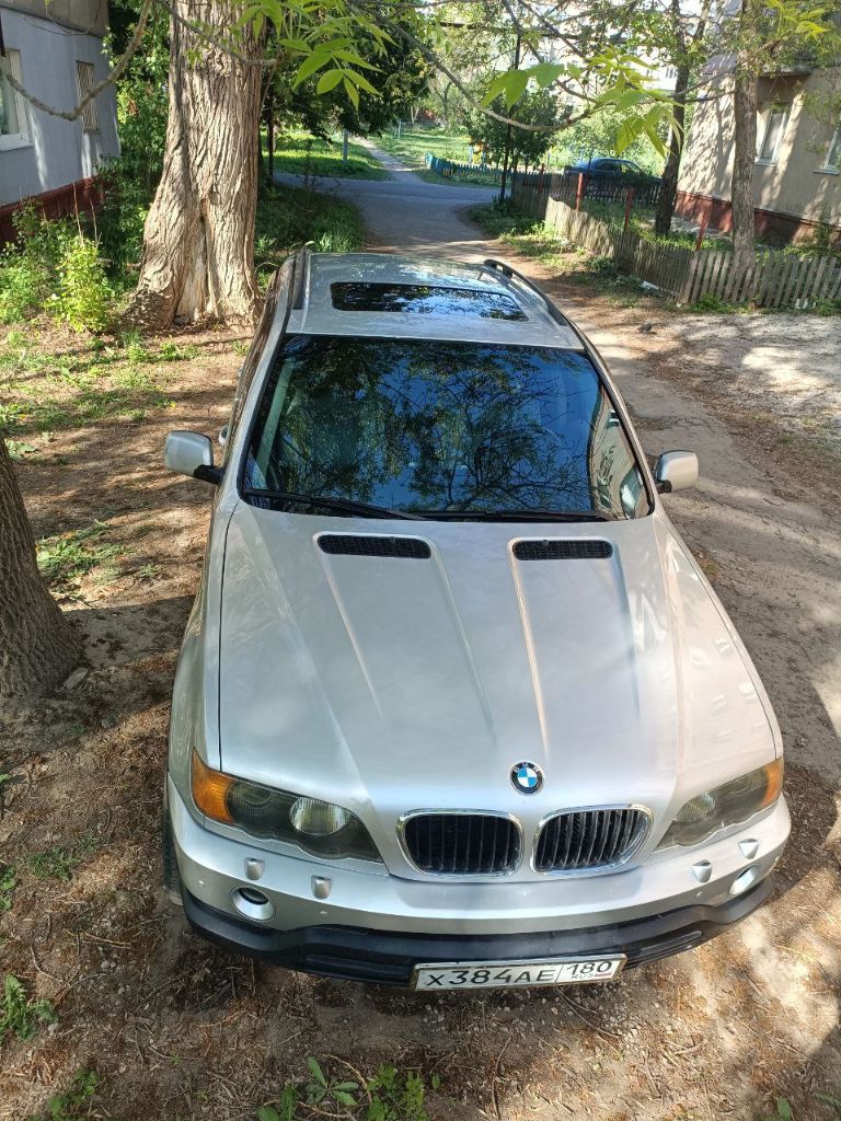 +79493360602 Цена 1 150 000. Продам легендарный и надёжный bmw x5 в кузове е53 с двигателем м62 4.4 бензин/газ, газ-установлен 2021г. , я хозяин (авто куплено в украине). Ухоженный, денег на него не жалею т. К. Любимец! Без дтп. Замена масла каждые 8т. Valvoline maxlife 5w40. По двигателю и коробке нареканий нет, акпп заменена на контрактную в идеальном состоянии без рывков и пинков. По кузову коррозии нет вообще! По подвеске ничего не стучит, не гремит, люк работает, каждая кнопка работает, руль с подогревом, подогрев сидений, кондиционер холодит отлично. Заменена в 23г. - масла гидроусилителя, 2024- антифриза. 2022г. Июнь - заменил пневмо подушки на новые. Новый акб и свечи(11.06.23г. ). Летняя резина разно-широкая на дисках r20 (х6) перед:275/40/20; зад:315/35/20. +зимняя резина: r18. Установлен новый фаркоп, не использовался ни разу. Динамики усилитель, сабвуфер: фирмы инфинити, магнитола андроид с камерой! Любые проверки за ваш счёт. Юридически чистый автомобиль. Цена:1 150 000руб. ) от авто не избавляюсь, а продаю в связи с покупкой др. Автомобиля. +79493360602 - фотография - 2