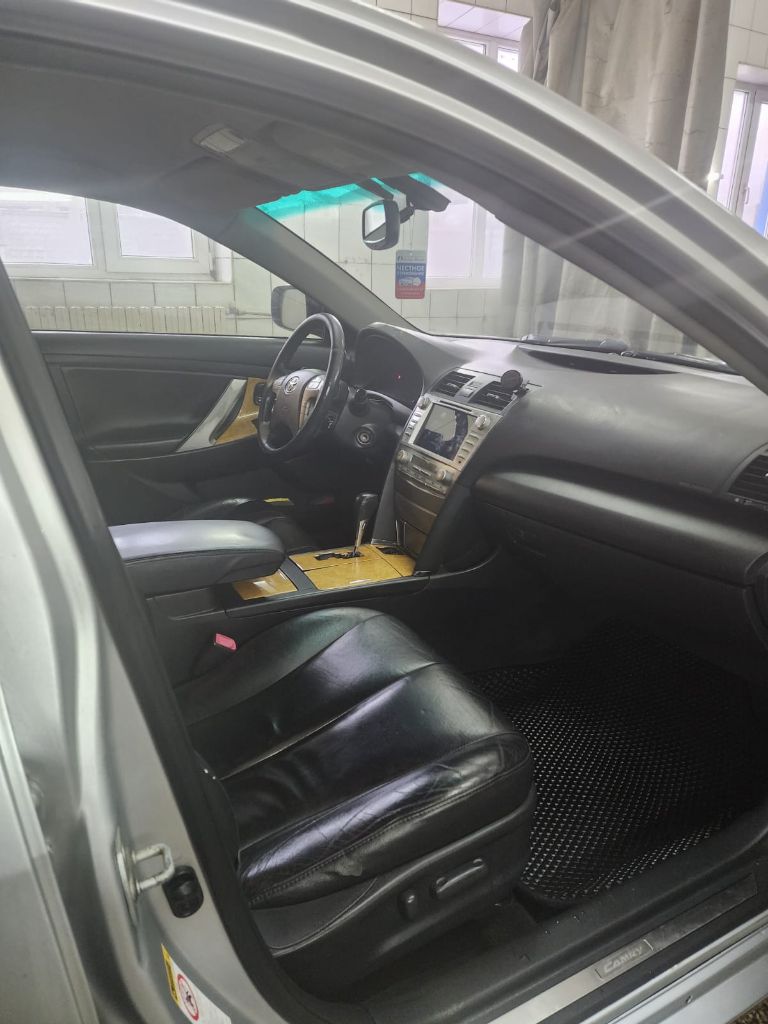 Toyota camry 40 2,4l (2007) - европейка.
В машине есть всё.
Кожаный салон.
Климат контроль 2-х зонный.
Круиз контроль.
Парктроники.
Датчики света и дождя.
Мультимедиа.
Машина не бита, проверка на любом сто
Цена 1 196 000 р, торг у машины
Fenix 333 60 98 - фотография - 9
