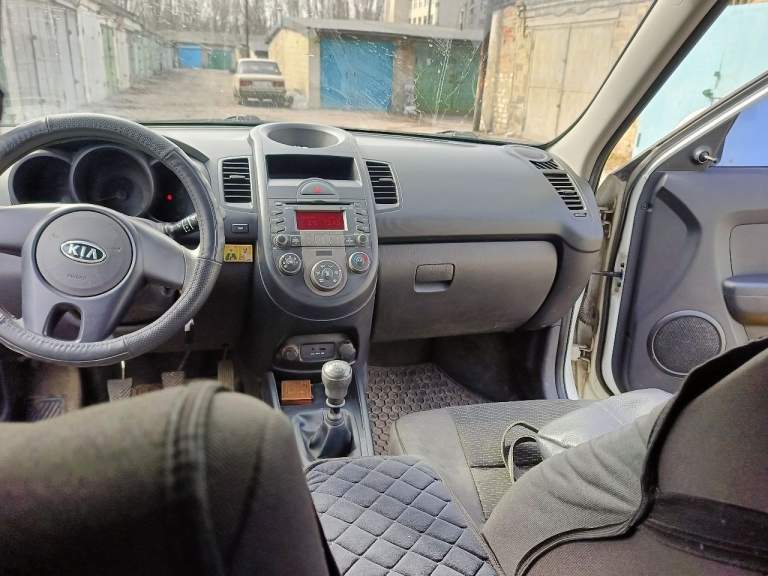 Продам kia soul 1.6 мt, 2011 (корейская сборка)
Кузов в отл. Сост, без коррозии! Очень шустрая и комфортная!
Вложений никаких не требует
Мотор работает идеально!
Масло не расходует, не дымит, не троит, под капотом всё сухо, не единого потёка.
Ходовая без вложений, ничего не стучит. Салон в отличном состоянии, все эл. Стекло подъемники, кондиционер, abs, air bag, хорошая аудио система, шумоизоляция салона, центральный замок, два ключа.
Документы в полном порядке, без запретов и ограничений, могу присутствовать при переоформлении.
Цена 1🍋руб +79591014926 - фотография - 3
