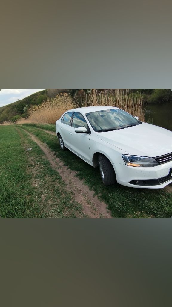 Продаю автомобиль volkswagen jetta в очень хорошем состоянии.
2 Ключа + резина зима лето.
Год 2012 ( вин по запросу)
Пробег 125.000 км
Мотор 1.4 tsi
Акпп 7 ступеней
Ходовая в отличном состоянии
Салон в идеале, подушки не открывались;
Комплектация джетты, двухзонный климат, подогрев сидений, лобового и зеркал. Парктроник перед и зад, мультируль, датчик света, датчик дождя, омыватель фар, кнопка старт стоп.
Кузов в отличном состоянии.
Полностью обслуженный автомобиль, сел поехал.
Ухоженный автомобиль
1.750.000 + Хороший торг у капота.
+79493510692 - фотография - 5