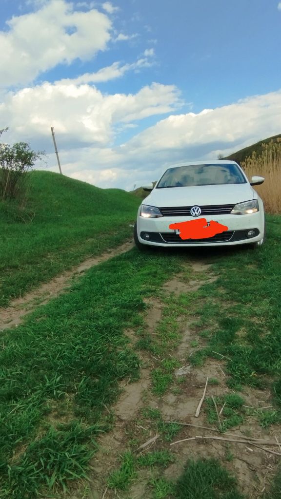 Продаю автомобиль volkswagen jetta в очень хорошем состоянии.
2 Ключа + резина зима лето.
Год 2012 ( вин по запросу)
Пробег 125.000 км
Мотор 1.4 tsi
Акпп 7 ступеней
Ходовая в отличном состоянии
Салон в идеале, подушки не открывались;
Комплектация джетты, двухзонный климат, подогрев сидений, лобового и зеркал. Парктроник перед и зад, мультируль, датчик света, датчик дождя, омыватель фар, кнопка старт стоп.
Кузов в отличном состоянии.
Полностью обслуженный автомобиль, сел поехал.
Ухоженный автомобиль
1.750.000 + Хороший торг у капота.
+79493510692 - фотография - 1