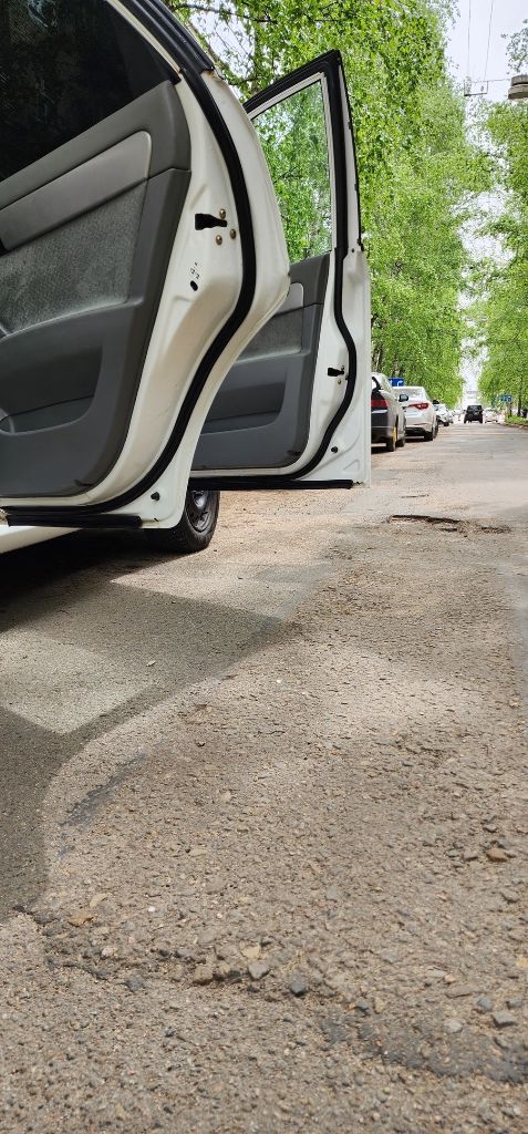 +79493328438
Suzuki forenza
Тот же лачети только с японским двигателем 2 литра и японской коробкой автомат
Цена 420 000р. Цена на время праздников
Год выпуска 2004
Пробег 263
Объём двигателя 2 литра
Коробка автомат
Лошадей 128
Ходовая, кузов, электрика по запчастям обычная lacetti.
4 Стеклоподъемника
Кондиционер
Электрорегулировка зеркал
Сенсорная магнитола
Чехлы из экокожи в идеальном состоянии
Состояние очень хорошее
Двигатель и коробка на отлично
Ходовая не гремит
Кузов без дыр, гнили, ржавчины.
Стёкла оригинал
Стаканы в идеальном состоянии
Я хозяин по птс. Учёт наш 180
Птс оригинал. Всего 3 хозяина было
Зима практически новая 15 на штампах( проехала 4000)
Лето на оригинальном 16 литье ( ни одна лачети с завода не была на 16 литье) лето проехало 10-12 тысяч. 2 сезона проходит.
За посл пол года ремонтировали генератор, новый акб, передние подшипники.
Сделал более 70 фотографий, где видно арки, пороги, стаканы, кромки дверей и все остальное, чтобы не было лишних вопросов.
Ссылка на все фотографии ниже. Авто в донецке. Езжу каждый день.
Цена 420 000. Самая низкая цена в рф
Смотрите все фото
Https://disk. Yandex. Ru/d/hyonjp7hs2doua
+79493328438 - фотография - 15