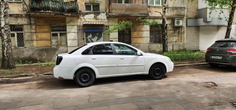 +79493328438
Suzuki forenza
Тот же лачети только с японским двигателем 2 литра и японской коробкой автомат
Цена 420 000р. Цена на время праздников
Год выпуска 2004
Пробег 263
Объём двигателя 2 литра
Коробка автомат
Лошадей 128
Ходовая, кузов, электрика по запчастям обычная lacetti.
4 Стеклоподъемника
Кондиционер
Электрорегулировка зеркал
Сенсорная магнитола
Чехлы из экокожи в идеальном состоянии
Состояние очень хорошее
Двигатель и коробка на отлично
Ходовая не гремит
Кузов без дыр, гнили, ржавчины.
Стёкла оригинал
Стаканы в идеальном состоянии
Я хозяин по птс. Учёт наш 180
Птс оригинал. Всего 3 хозяина было
Зима практически новая 15 на штампах( проехала 4000)
Лето на оригинальном 16 литье ( ни одна лачети с завода не была на 16 литье) лето проехало 10-12 тысяч. 2 сезона проходит.
За посл пол года ремонтировали генератор, новый акб, передние подшипники.
Сделал более 70 фотографий, где видно арки, пороги, стаканы, кромки дверей и все остальное, чтобы не было лишних вопросов.
Ссылка на все фотографии ниже. Авто в донецке. Езжу каждый день.
Цена 420 000. Самая низкая цена в рф
Смотрите все фото
Https://disk. Yandex. Ru/d/hyonjp7hs2doua
+79493328438 - фотография - 12