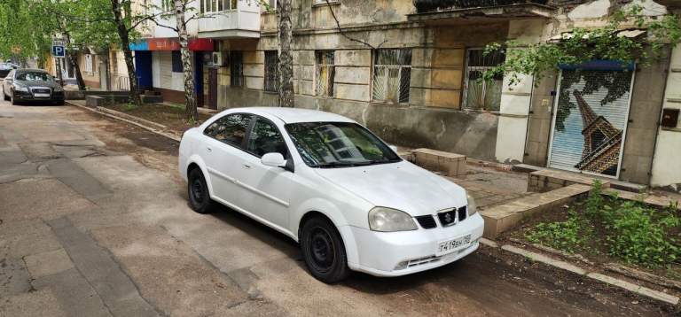 +79493328438
Suzuki forenza
Тот же лачети только с японским двигателем 2 литра и японской коробкой автомат
Цена 420 000р. Цена на время праздников
Год выпуска 2004
Пробег 263
Объём двигателя 2 литра
Коробка автомат
Лошадей 128
Ходовая, кузов, электрика по запчастям обычная lacetti.
4 Стеклоподъемника
Кондиционер
Электрорегулировка зеркал
Сенсорная магнитола
Чехлы из экокожи в идеальном состоянии
Состояние очень хорошее
Двигатель и коробка на отлично
Ходовая не гремит
Кузов без дыр, гнили, ржавчины.
Стёкла оригинал
Стаканы в идеальном состоянии
Я хозяин по птс. Учёт наш 180
Птс оригинал. Всего 3 хозяина было
Зима практически новая 15 на штампах( проехала 4000)
Лето на оригинальном 16 литье ( ни одна лачети с завода не была на 16 литье) лето проехало 10-12 тысяч. 2 сезона проходит.
За посл пол года ремонтировали генератор, новый акб, передние подшипники.
Сделал более 70 фотографий, где видно арки, пороги, стаканы, кромки дверей и все остальное, чтобы не было лишних вопросов.
Ссылка на все фотографии ниже. Авто в донецке. Езжу каждый день.
Цена 420 000. Самая низкая цена в рф
Смотрите все фото
Https://disk. Yandex. Ru/d/hyonjp7hs2doua
+79493328438 - фотография - 18