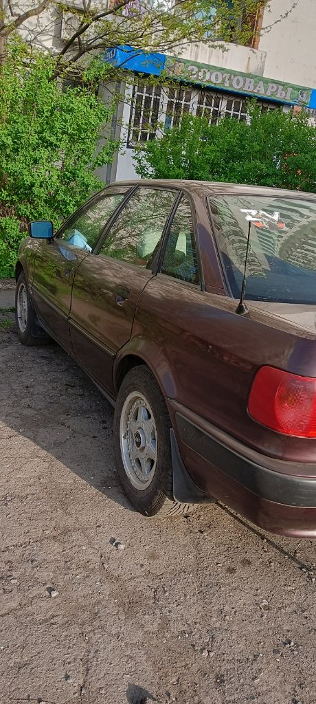 Продам ауди -80 td -1.9 (дизель). Год выпска1992. Я проехал 261 т. Км. Двигатель работает как часы, масло менялось один раз в год, так как 10000 тыс. Км за год не проезжал, турбина работает. Кузов оценкован внутрение полости обработаны. Стоит хорошая оптика. Стоимость 350 т. Руб. Разбор полетов капота тел. +79493302313 сергей. - фотография - 2