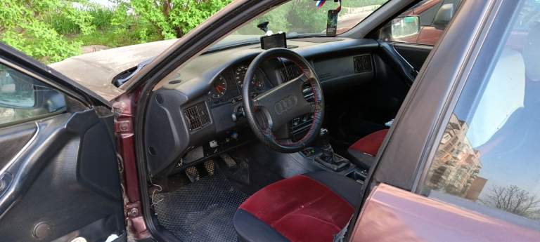 Продам ауди -80 td -1.9 (дизель). Год выпска1992. Я проехал 261 т. Км. Двигатель работает как часы, масло менялось один раз в год, так как 10000 тыс. Км за год не проезжал, турбина работает. Кузов оценкован внутрение полости обработаны. Стоит хорошая оптика. Стоимость 350 т. Руб. Разбор полетов капота тел. +79493302313 сергей. - фотография - 4