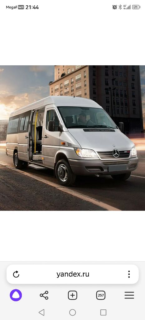 Mercedes-benz sprinter 2005г. 21+1. По кузову есть проблемы. Двигатель в порядке. Резина зад:новая, перед 50%. Автомат. Европеец. Цена600т. Р. - фотография - 1