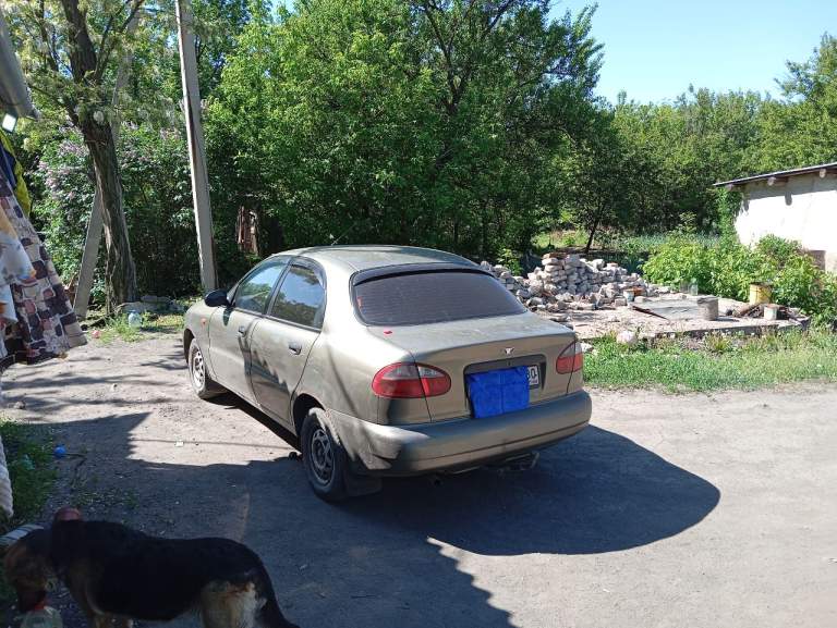 Продам дэу ланос,2005года выпуска, поляк,2комплекта резины, газ пропан (в тех паспорт вписан), стоят мини лэд-линзы, диодные противотуманки жёлтый-белый свет, стоит новый генератор, кондиционер заправлен работает, гидроусилитель руля. 2din магнитофон, передние стеклоподъёмники, центральный замок, сигнализация. Цена 320000.+79493437129 - фотография - 7