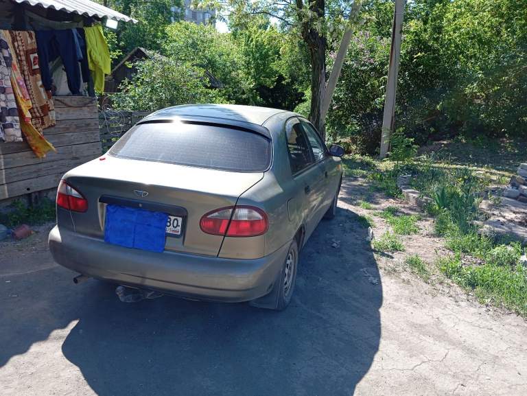 Продам дэу ланос,2005года выпуска, поляк,2комплекта резины, газ пропан (в тех паспорт вписан), стоят мини лэд-линзы, диодные противотуманки жёлтый-белый свет, стоит новый генератор, кондиционер заправлен работает, гидроусилитель руля. 2din магнитофон, передние стеклоподъёмники, центральный замок, сигнализация. Цена 320000.+79493437129 - фотография - 6