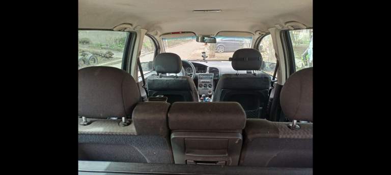 Opel zafira a, 2.0 dti (дизель), год выпуска 2005, 7-местная, пробег 286000 родной. Кпп механика, 5 ступенчатая. 2-й владелец.
Мультируль, кондиционер, обогрев зеркал, 2эл. Стеклоподьемника, эл. -регулировка зеркал заднего вида, центральный замок, сигнализация starline с автодоводчиком передних стекол, подушки безопасности.
Резина на r16, диски на оригинальном литье.
Цена 650000₽ + новая зимняя шипованая резина (2024г. ) в подарок!
По кузову - как на фото, без сюрпризов, авто не бито все железо родное кузов ровный. Коробка переключается мягко без замечаний. Двигатель мощный, турбо, работает ровно не троит, не дымит ходовая часть абсолютно без нареканий.
Не требует вложений. Любые проверки за ваш счет приветствуются. Динамичный, комфортный, семейный, и самое главное - не прихотливый и экономичный и очень вместительный автомобиль.
Юридически чистый и готовый к переоформлению. Осмотр донецк, звоните в любое время +79493050665, тел. , telegram - фотография - 6