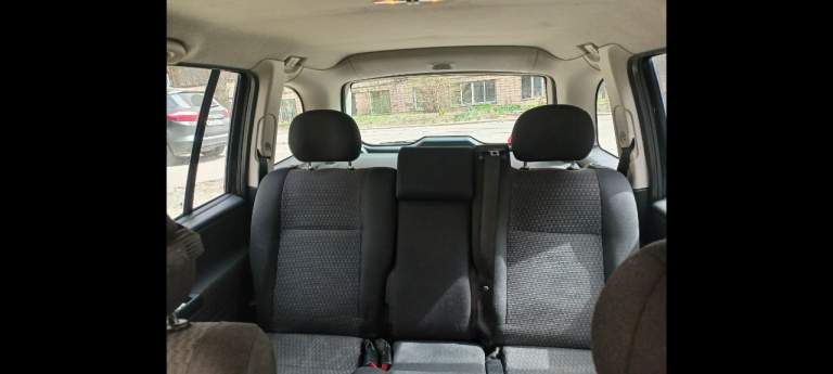 Opel zafira a, 2.0 dti (дизель), год выпуска 2005, 7-местная, пробег 286000 родной. Кпп механика, 5 ступенчатая. 2-й владелец.
Мультируль, кондиционер, обогрев зеркал, 2эл. Стеклоподьемника, эл. -регулировка зеркал заднего вида, центральный замок, сигнализация starline с автодоводчиком передних стекол, подушки безопасности.
Резина на r16, диски на оригинальном литье.
Цена 650000₽ + новая зимняя шипованая резина (2024г. ) в подарок!
По кузову - как на фото, без сюрпризов, авто не бито все железо родное кузов ровный. Коробка переключается мягко без замечаний. Двигатель мощный, турбо, работает ровно не троит, не дымит ходовая часть абсолютно без нареканий.
Не требует вложений. Любые проверки за ваш счет приветствуются. Динамичный, комфортный, семейный, и самое главное - не прихотливый и экономичный и очень вместительный автомобиль.
Юридически чистый и готовый к переоформлению. Осмотр донецк, звоните в любое время +79493050665, тел. , telegram - фотография - 8