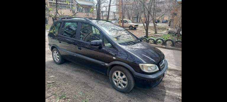 Opel zafira a, 2.0 dti (дизель), год выпуска 2005, 7-местная, пробег 286000 родной. Кпп механика, 5 ступенчатая. 2-й владелец.
Мультируль, кондиционер, обогрев зеркал, 2эл. Стеклоподьемника, эл. -регулировка зеркал заднего вида, центральный замок, сигнализация starline с автодоводчиком передних стекол, подушки безопасности.
Резина на r16, диски на оригинальном литье.
Цена 650000₽ + новая зимняя шипованая резина (2024г. ) в подарок!
По кузову - как на фото, без сюрпризов, авто не бито все железо родное кузов ровный. Коробка переключается мягко без замечаний. Двигатель мощный, турбо, работает ровно не троит, не дымит ходовая часть абсолютно без нареканий.
Не требует вложений. Любые проверки за ваш счет приветствуются. Динамичный, комфортный, семейный, и самое главное - не прихотливый и экономичный и очень вместительный автомобиль.
Юридически чистый и готовый к переоформлению. Осмотр донецк, звоните в любое время +79493050665, тел. , telegram - фотография - 5
