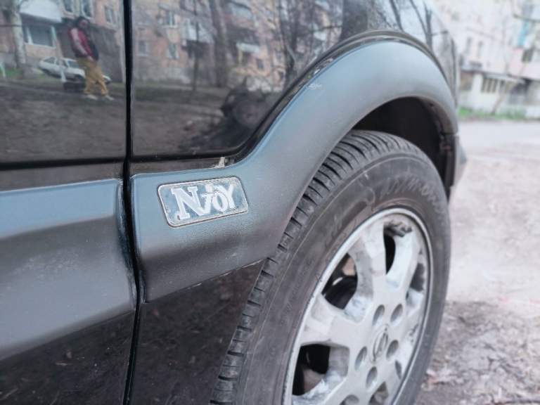 Opel zafira a, 2.0 dti (дизель), год выпуска 2005, 7-местная, пробег 286000 родной. Кпп механика, 5 ступенчатая. 2-й владелец.
Мультируль, кондиционер, обогрев зеркал, 2эл. Стеклоподьемника, эл. -регулировка зеркал заднего вида, центральный замок, сигнализация starline с автодоводчиком передних стекол, подушки безопасности.
Резина на r16, диски на оригинальном литье.
Цена 650000₽ + новая зимняя шипованая резина (2024г. ) в подарок!
По кузову - как на фото, без сюрпризов, авто не бито все железо родное кузов ровный. Коробка переключается мягко без замечаний. Двигатель мощный, турбо, работает ровно не троит, не дымит ходовая часть абсолютно без нареканий.
Не требует вложений. Любые проверки за ваш счет приветствуются. Динамичный, комфортный, семейный, и самое главное - не прихотливый и экономичный и очень вместительный автомобиль.
Юридически чистый и готовый к переоформлению. Осмотр донецк, звоните в любое время +79493050665, тел. , telegram - фотография - 1